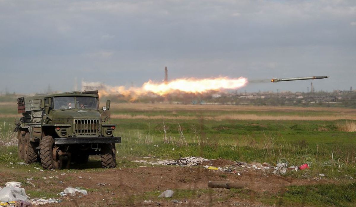  Russia unleashes rockets in Mariupol, EU readies oil sanctions